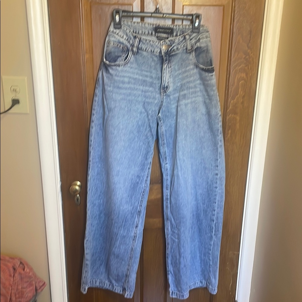 Wide Leg Denim Jeans ..  Absolutelly adorable with cropped top